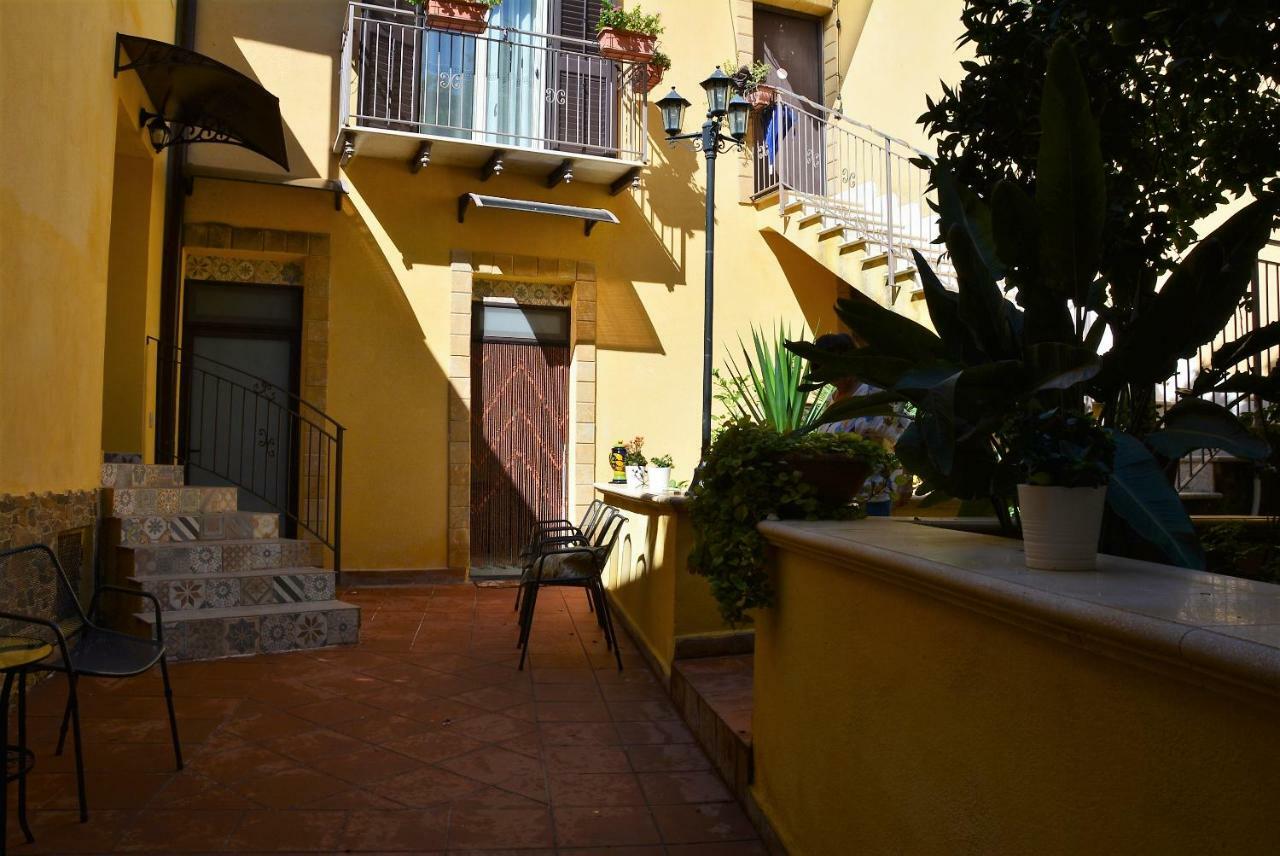 B&B Il Melograno Antico Con Terrazza E Giardino Агридженто Экстерьер фото